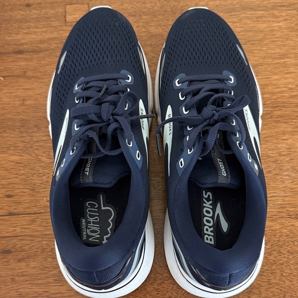 Brooks Men's Black and White Athletic Shoes - Picture 3 of 3